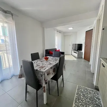 A Due Passi Dalle Grotte Apartment *